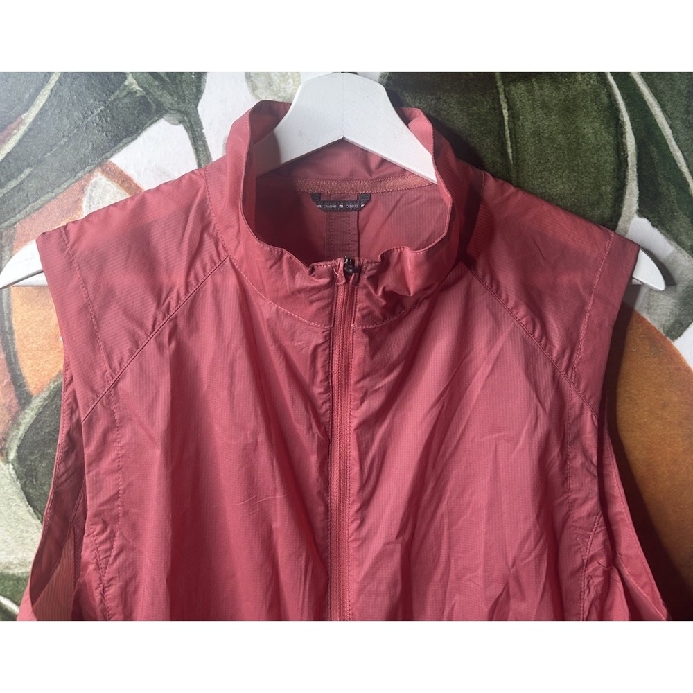 Oiselle Women's Running Reflective  Vest Size Medium Full Zip Pertex Quantum - Picture 2 of 5